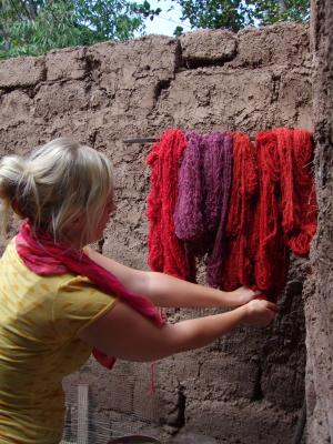 diverse kleuren rood-rose-paars geverfd met Cochenille diverse kleuren rood-rose-paars geverfd met Cochenille